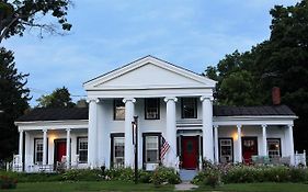 Glass Magnolia Bed & Breakfast